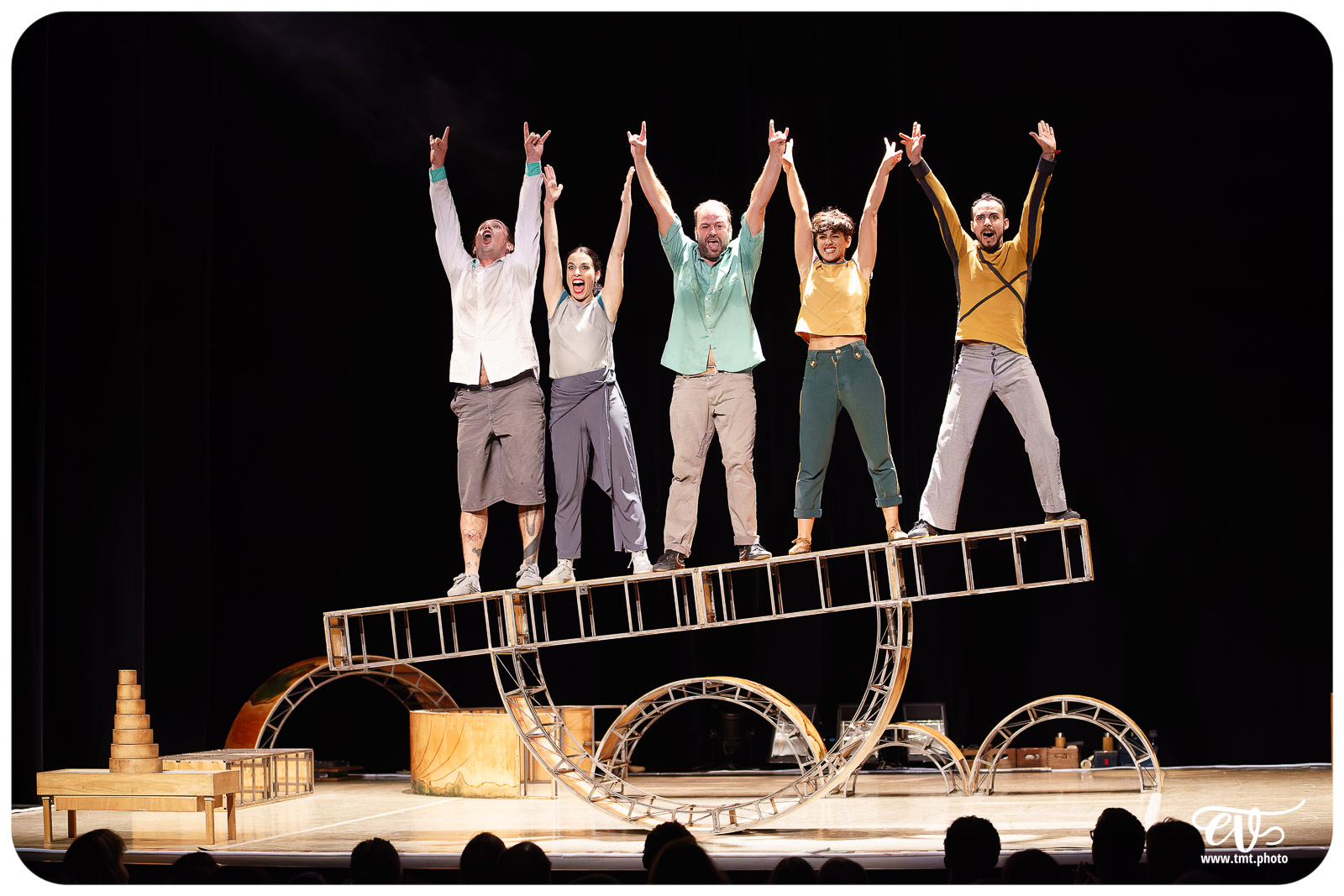 ESENCIAL (VAIVEN CIRCO)